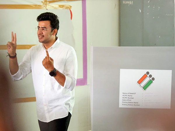 बीजेपी सांसद तेजस्वी सूर्या पर चुनाव आयोग का एक्शन, धर्म के आधार पर वोट मांगने का मामला दर्ज